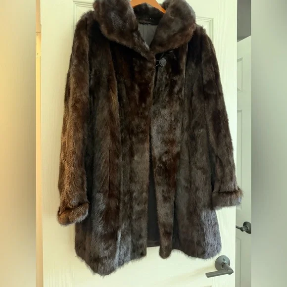 Elegant Brown Real Mink Fur Coat - Picture 2 of 7